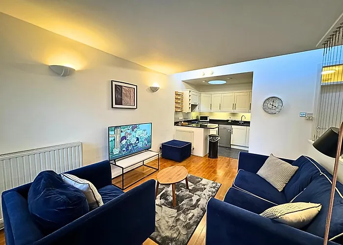The Heart Of Kensington Mews - 3 Bedrooms House-Private Entrance-Hyde Park Walk Away-Green Park 9 Minutes Underground- The Best Of London With Glamour Of Kensington