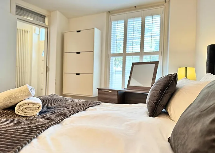 The Heart Of Kensington Mews - 3 Bedrooms House-Private Entrance-Hyde Park Walk Away-Green Park 9 Minutes Underground- The Best Of London With Glamour Of Kensington