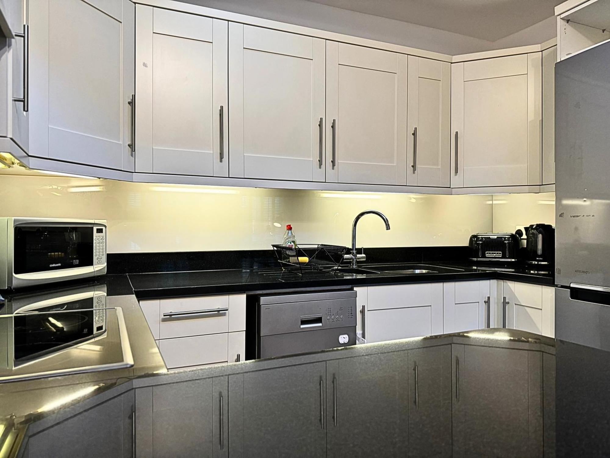 The Heart Of Kensington Mews - 3 Bedrooms House-private Entrance-hyde Park Walk Away-green Park 9 Minutes Underground- The Of With Glamour Of Kensington Casa vacanze *