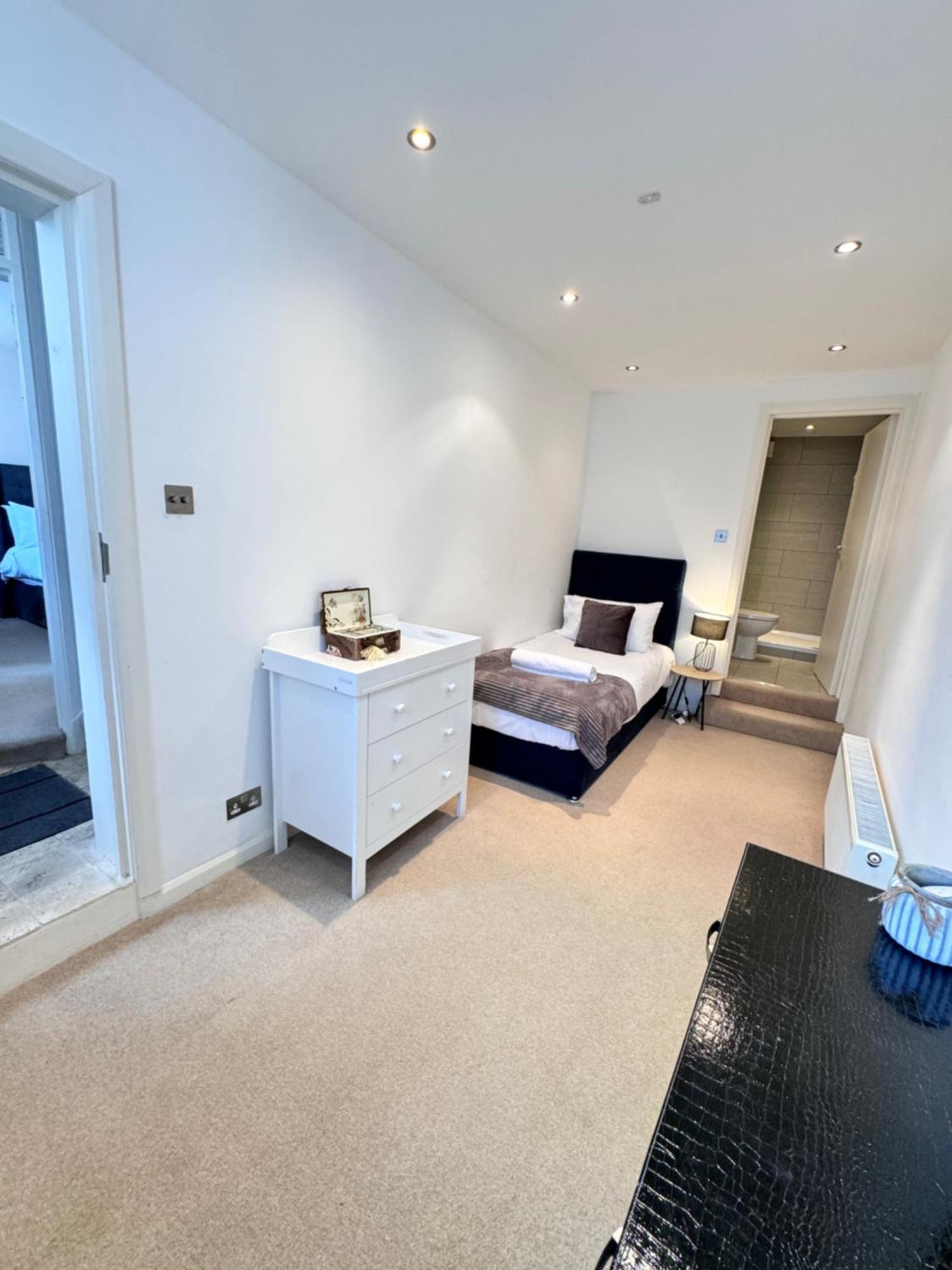 The Heart Of Kensington Mews - 3 Bedrooms House-private Entrance-hyde Park Walk Away-green Park 9 Minutes Underground- The Of With Glamour Of Kensington Casa vacanze *